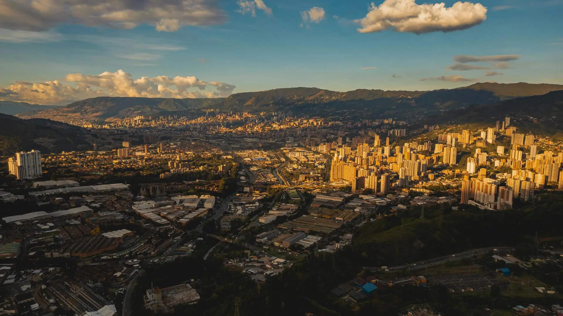 Guía completa para arrendar un inmueble en Antioquia en 2025: Requisitos, costos y consejos clave